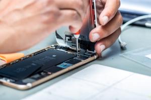Trung tâm sửa chữa điện thoại iPhone uy tín nhất Hà Nội