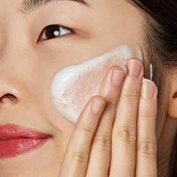 Sữa rửa mặt pH 5.5 an toàn cho da được các chuyên gia khuyên dùng