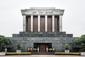 Bài văn phân tích khổ 2 bài thơ Viếng lăng Bác hay nhất