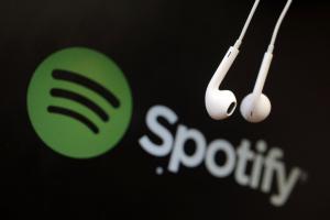 Ca khúc Kpop solo đạt lượng stream khủng nhất Spotify