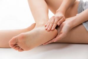 Cách chữa nứt gót chân hiệu quả đơn giản tại nhà