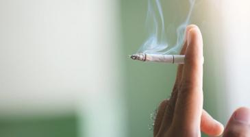 Cách khử mùi thuốc lá trong phòng máy lạnh hiệu quả nhất