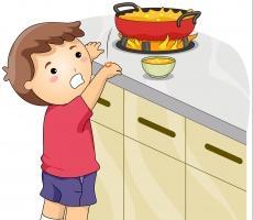 Cách xử lí hiệu quả nhất khi trẻ bị bỏng
