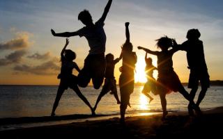 Hành động ngớ ngẩn của con gái khi ở cùng bạn thân
