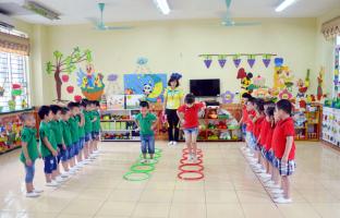 Khẩu hiệu, bài thơ hay giúp trẻ trật tự xếp hàng mà cô giáo mầm non nên biết
