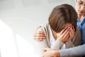 Cách an ủi người khác tinh tế và khéo léo nhất