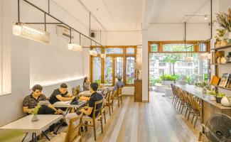 Quán cà phê view đẹp tại phố Giảng Võ, Hà Nội