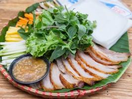 Quán bánh tráng cuốn thịt quay ngon nhất Huế