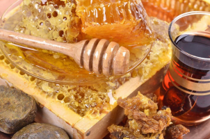 Tinh chất keo ong dưỡng da tốt nhất hiện nay