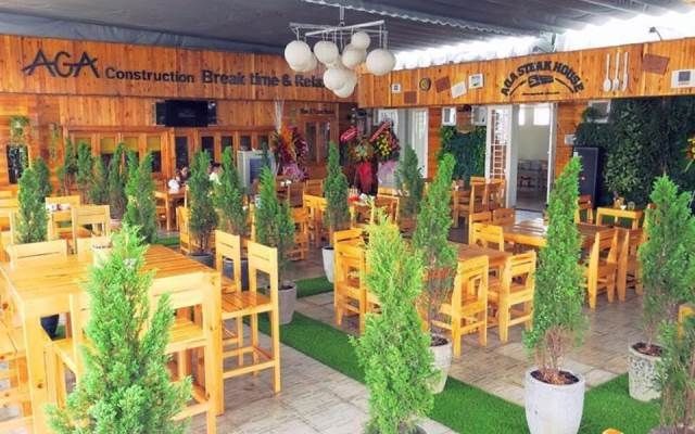 Không gian nhà hàng được trang trí một cách nghệ thuật