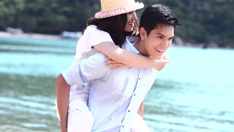 Anh ấy nhớ tất cả mọi điều về bạn, nhớ mọi lời hứa đã hứa với bạn