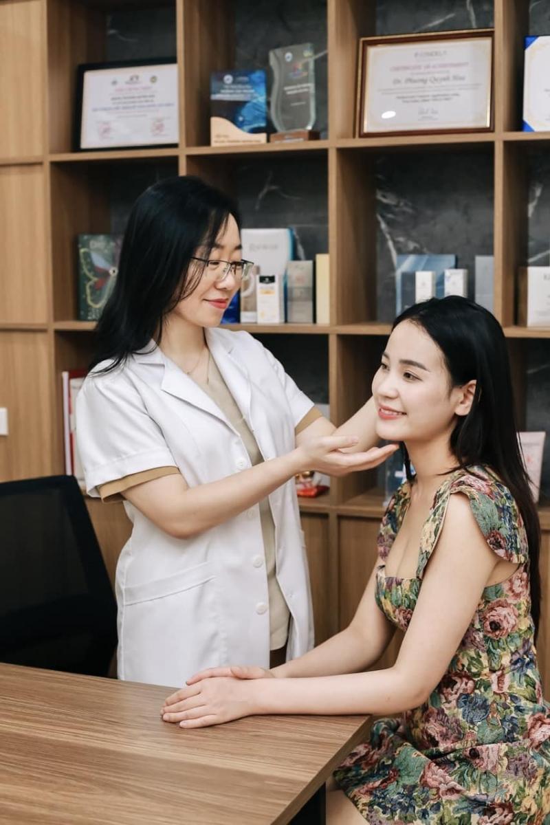 Bác sĩ da liễu Phương Quỳnh Hoa