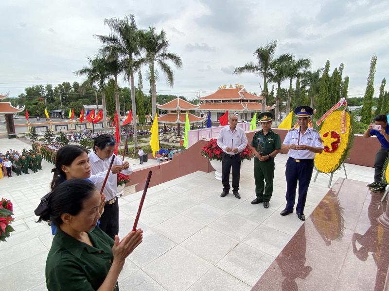 Mỗi Ngôi Mộ, Một Câu Chuyện Kể