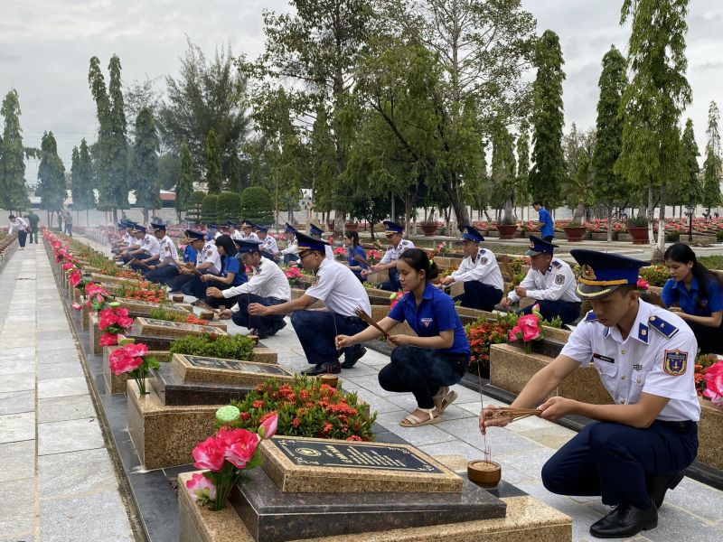 Mỗi Ngôi Mộ, Một Câu Chuyện Kể