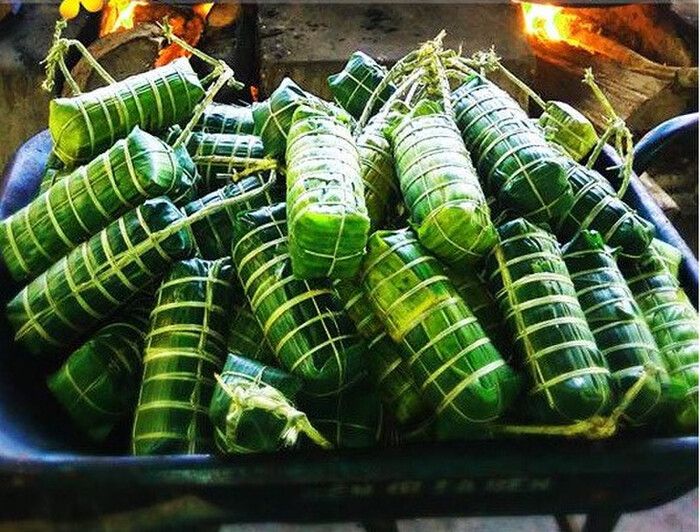 Bán bánh Chưng, giò chả, bánh Tét