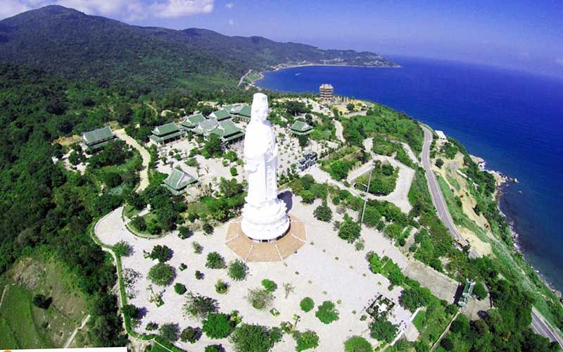 khung cảnh trên đảo Sơn Trà
