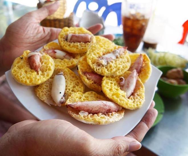Bánh căn trứng mực