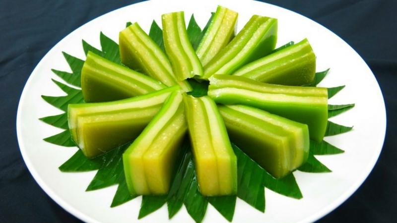 Bánh da lợn có hai màu xanh và trắng đan xen đẹp mắt
