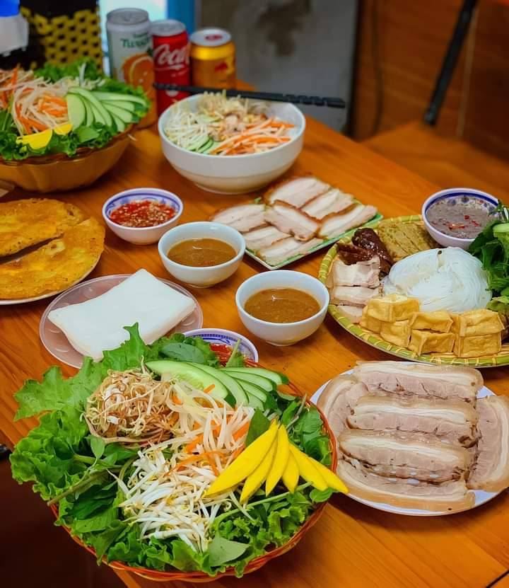 Bánh tráng cuốn thịt heo Quán Mậm