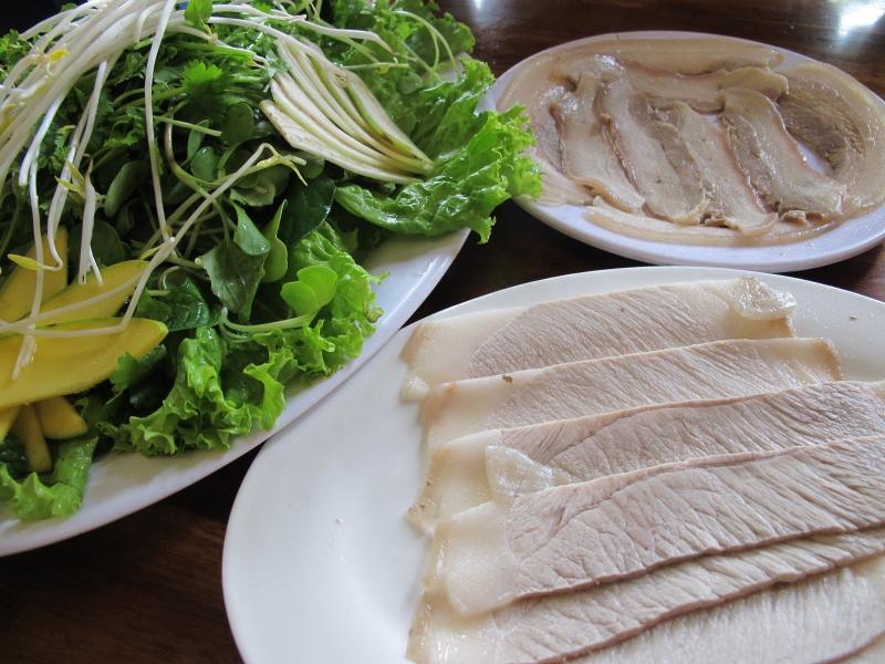 Bánh tráng cuốn thịt lợn 2 đầu da