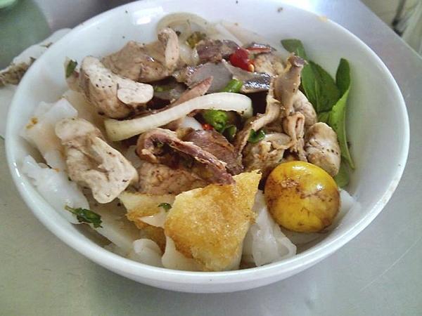 Món bánh ướt lòng gà siêu độc đáo của Đà Lạt