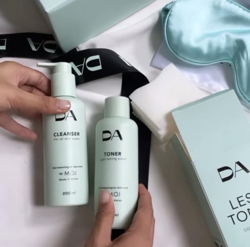 Bộ đôi sữa rửa mặt 2 trong 1 & nước thần 5 trong 1 của DA by M.O.I