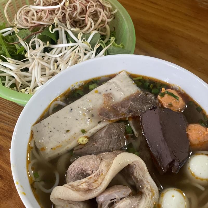 Quyên - Bún Bò Huế