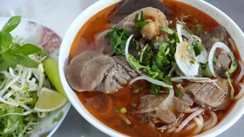 Bún Bò Đêm Ngã Tư Đồng Xoài