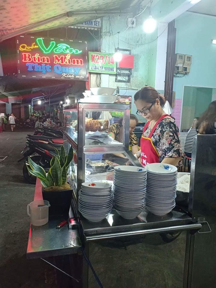 Bún mắm thịt quay – quán Vân