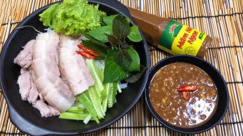 Bún trộn mắm nêm