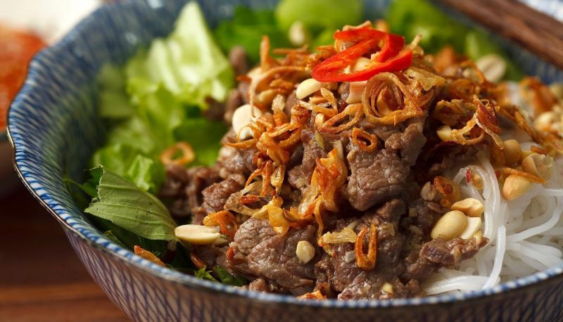 Bún trộn thịt bò