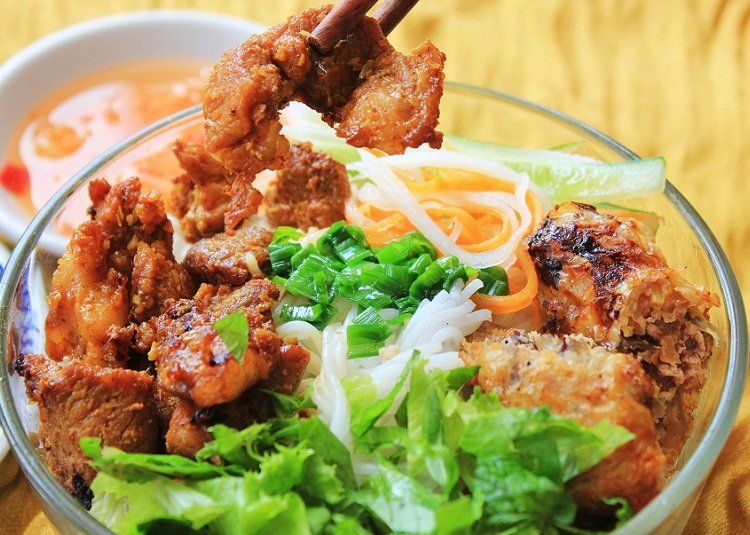Bún trộn thịt nướng