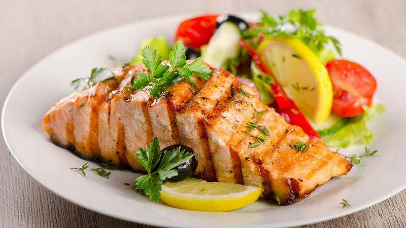 Cá hồi nướng bằng nồi chiên không dầu