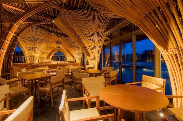 Không gian thơ mộng, phong cảnh hữu tình khiến chàng và nàng sẽ càng si tình hơn.