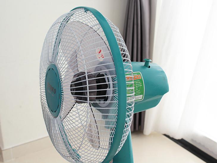 Các nút bấm hoặc công tắc điều chỉnh tốc độ hỏng