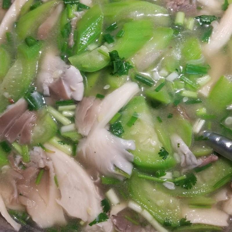 Canh mướp nấu thịt bò và nấm bào ngư