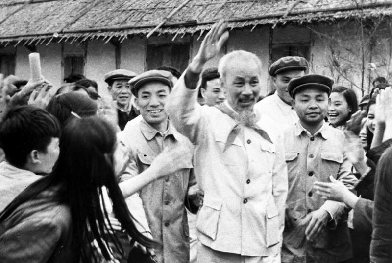 Đề cương ôn tâp câu hỏi ngắn môn tư tưởng HCM - Trường Đại học Đà Nẵng