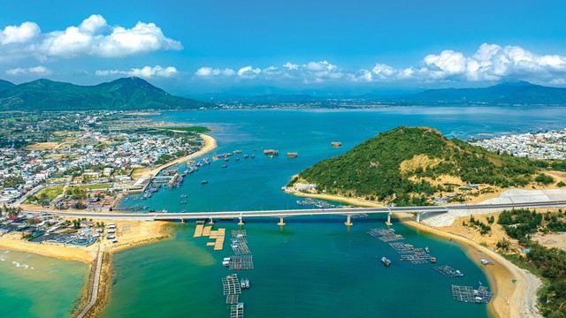Cầu vượt biển Đề Gi (400m)