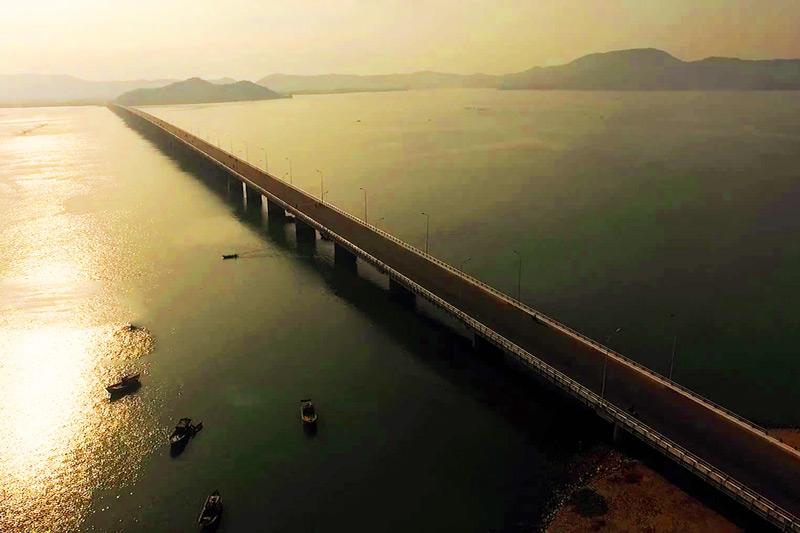 Cầu vượt biển Thị Nại (2.477m)