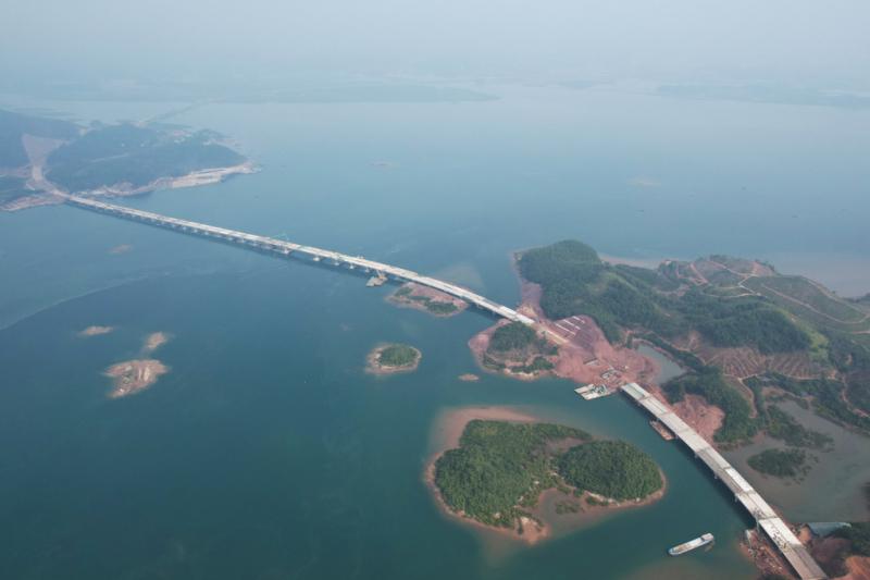 Cầu vượt biển Vân Tiên (1515m)
