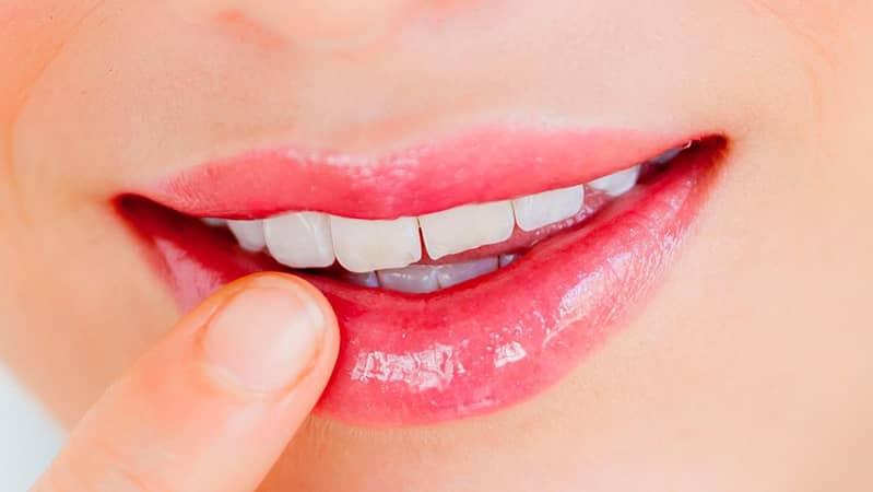 Thoa son dưỡng trước khi đi ngủ