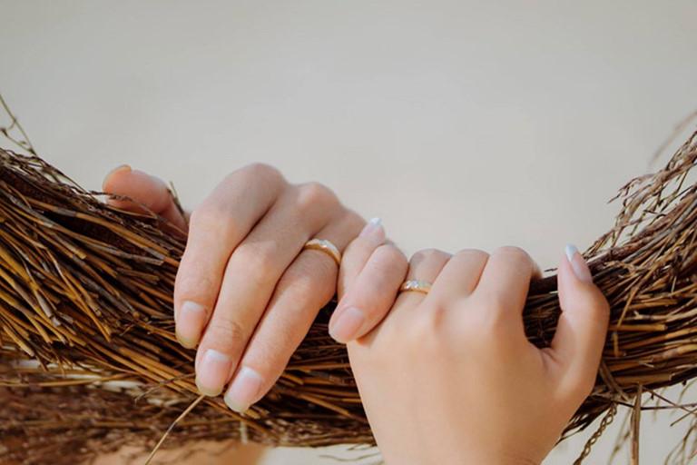 Việc cần làm là luôn thành thật với bạn đời.