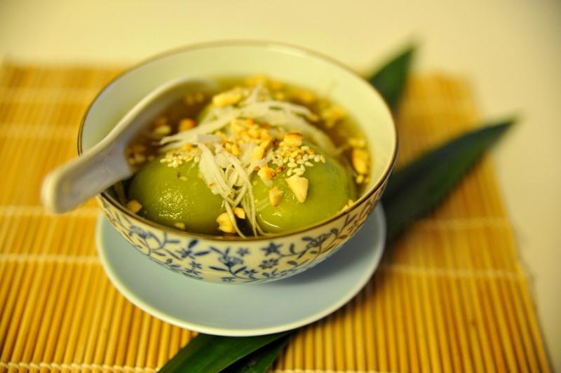 Chè trôi nước lá dứa có màu xanh đặc trưng