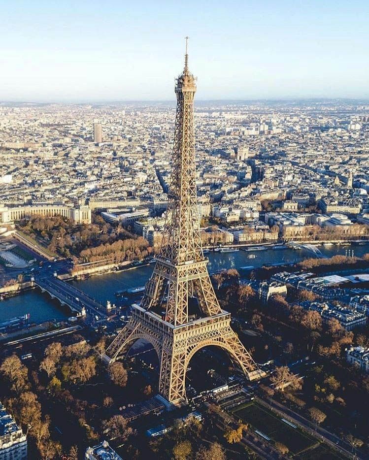 Chiều cao của tháp Eiffel