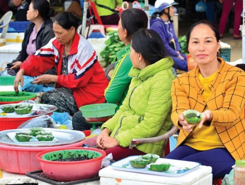 Nhiều hàng quán bán bánh đúc rau câu tại Chợ cá Cửa Tùng
