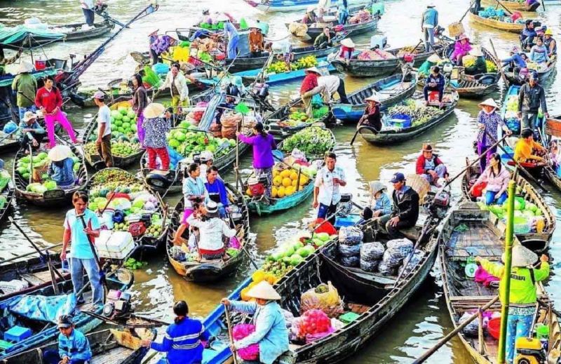 Khung cảnh nhộn nhịp họp chợ