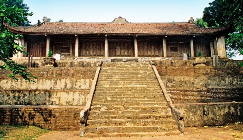 Hàng năm, sau Tết Nguyên Đán, lễ hội chùa Trăm Gian được tổ chức để tưởng nhớ đức thánh Bối. Hội chùa diễn ra với rất nhiều hoạt động như rước kiệu thánh, thi cỗ chay và trình rối cạn, ngoài ra còn có các trò như đánh cờ người, đấu vật, múa rối nước,…