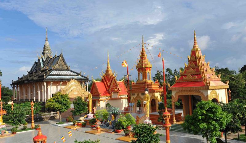 Tòa chánh điện cổ trầm mặc trong khuôn viên chùa Xiêm Cán
