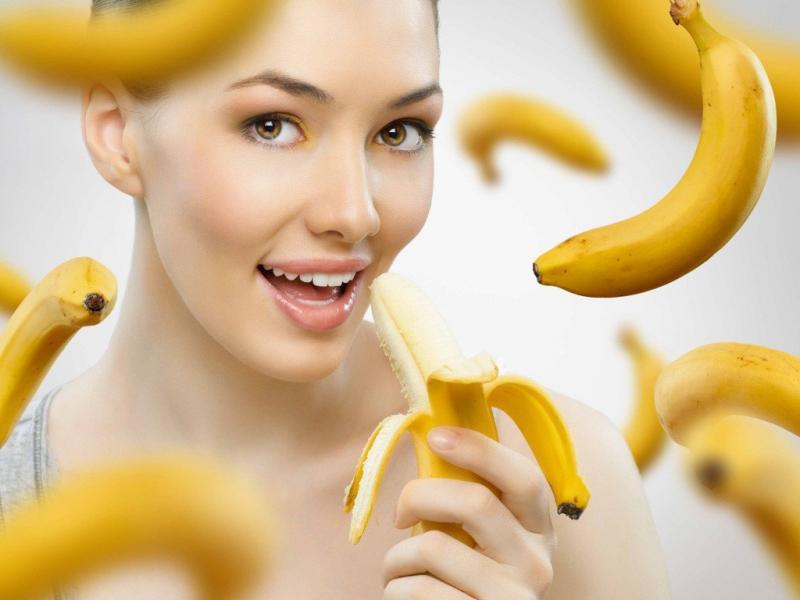 Trong chuối chứa rất nhiều vitamin, đặc biệt là vitamin B, C giúp làm đẹp da, sáng hồng da