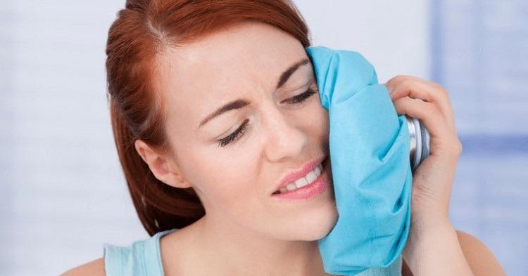 Chườm đá giúp giảm đau nhức răng